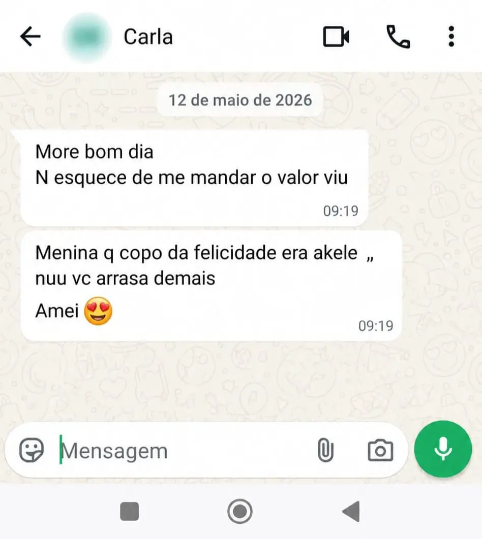 Print do WhatsApp mostrando elogio da cliente Carla sobre o copo da felicidade das Delícias da Shi